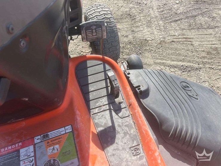 husqarvana-46in-riding-mower-image-8
