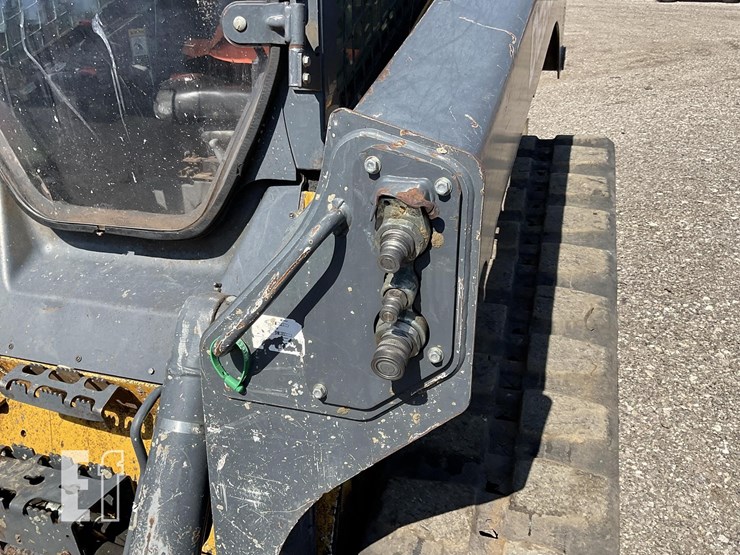 2017-deere-331g-image-9