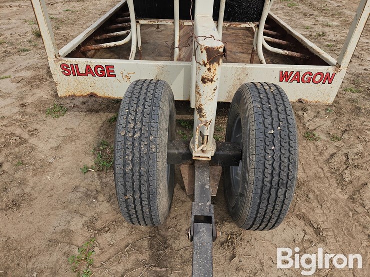 industrias-america-s/a-portable-silage/hay-feeder-image-14