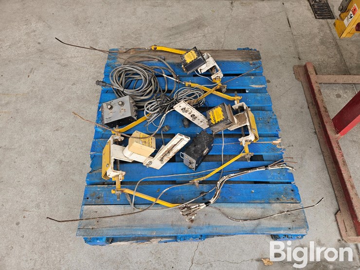 buffalo-scout-i-&-ii-guidance-systems-on-steel-holding-rack-image-13