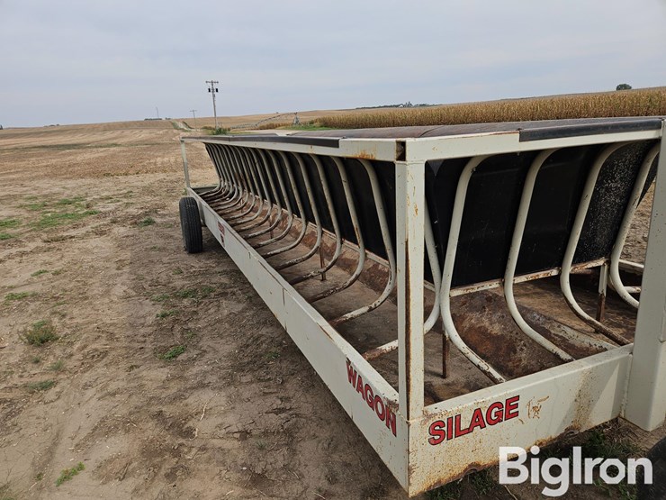 industrias-america-s/a-portable-silage/hay-feeder-image-16