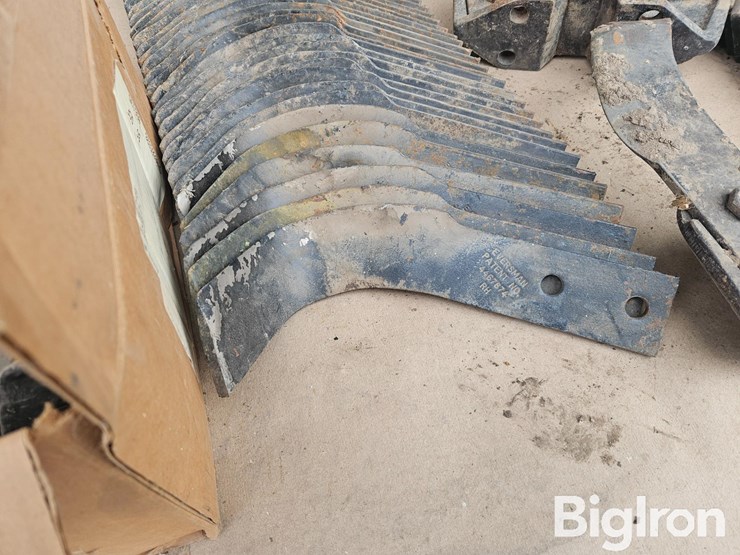 eversman-unused-tiller-knives-&-brackets-image-10