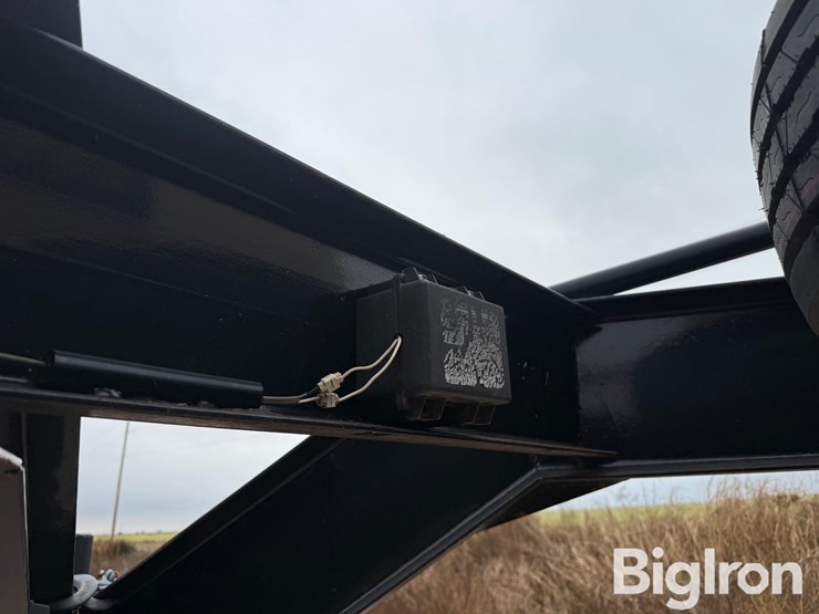 2014-neckover-32'-tri/a-gooseneck-livestock-trailer-image-11