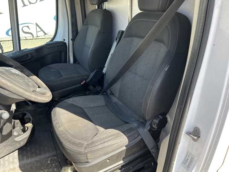 2016-ram-promaster-3500-image-25