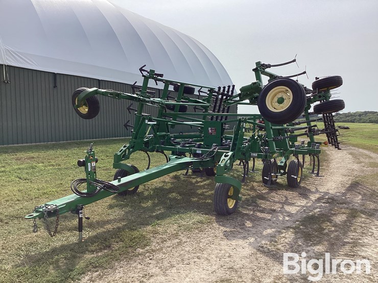 2010-john-deere-2210-image-1