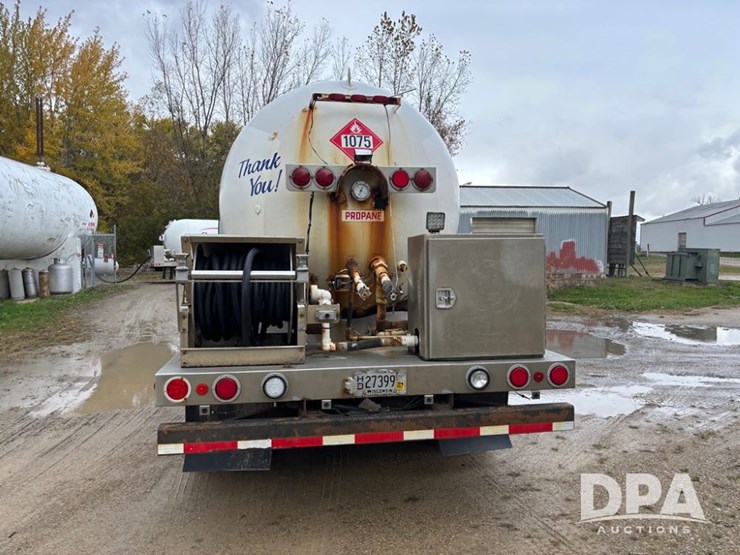 2010-freightliner-business-class-bobtail-truck-(dr12578-unit-221)-image-14