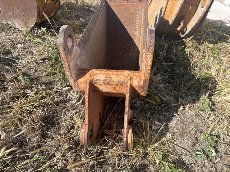 #3814-•-approx.-12"-tooth-bucket-image-5