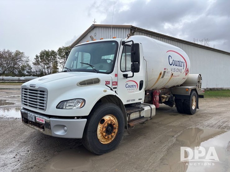 2010-freightliner-business-class-bobtail-truck-(dr12578-unit-221)-image-21