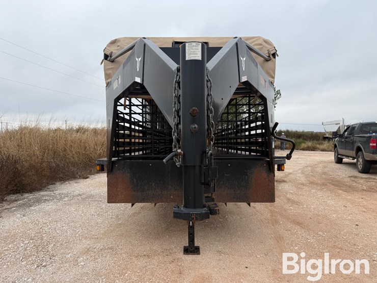 2014-neckover-32'-tri/a-gooseneck-livestock-trailer-image-2