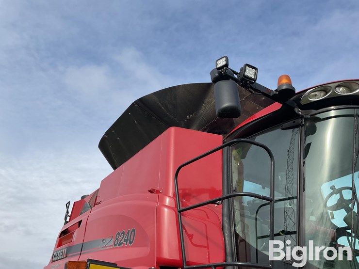 2016-case-ih-8240-image-13