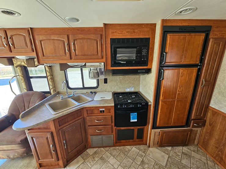 #22198-•-2007-georgie-boy-landau-motorhome-image-55