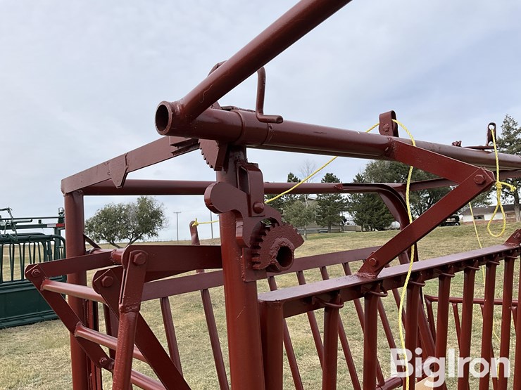 livestock-squeeze-chute-image-19