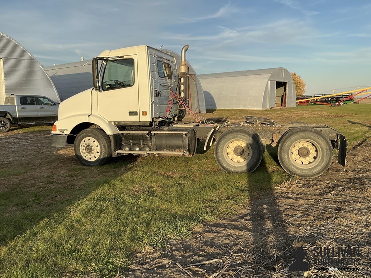 2000-volvo-vn-image-8