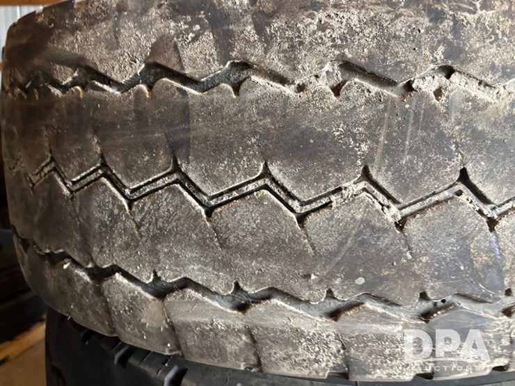 truck-tires-(dr12576)-image-8