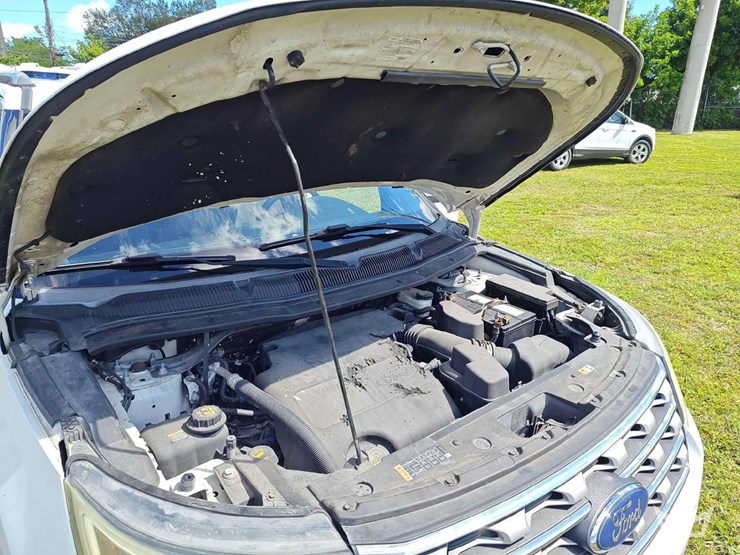 2017-ford-explorer-image-8