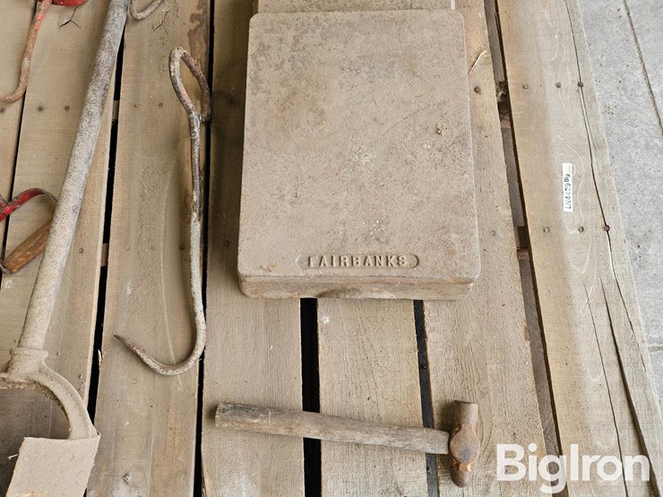 antique-scale,-post-hole-diggers-and-other-misc.-items-image-10