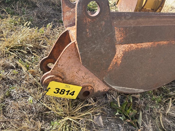 #3814-•-approx.-12"-tooth-bucket-image-6