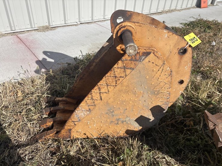 #3815-•-approx.-18"-tooth-bucket-image-3