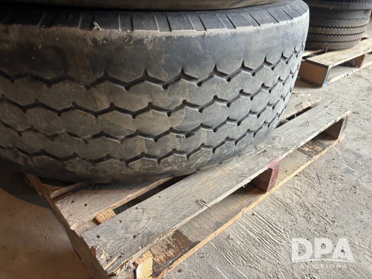 truck-tires-(dr12574)-image-8