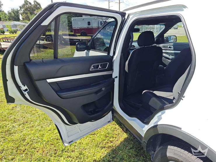 2017-ford-explorer-image-29