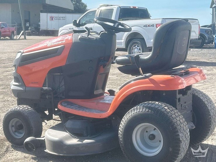 husqarvana-46in-riding-mower-image-4