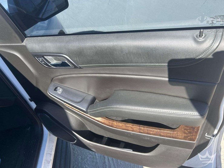 2018-chevrolet-tahoe-image-24