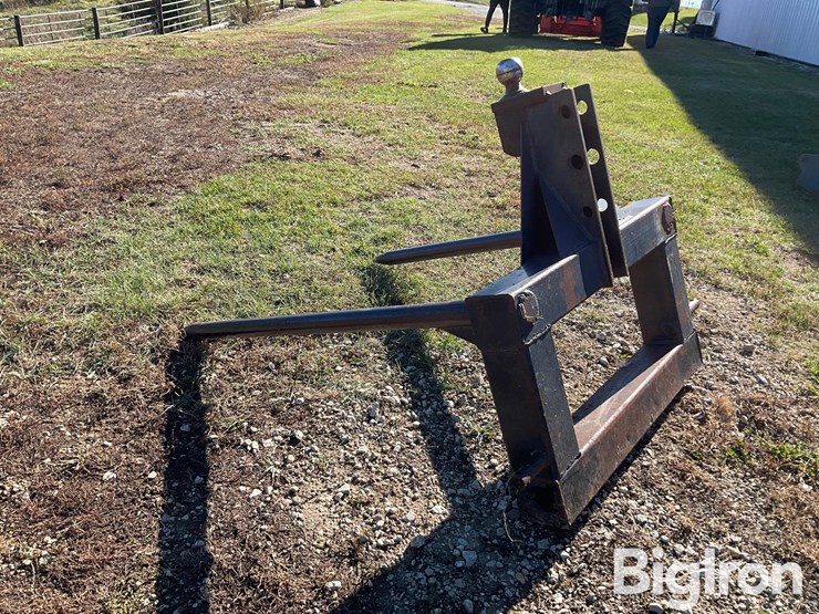 3-pt-bale-spear-category-ii-mounted-bale-carrier-image-7