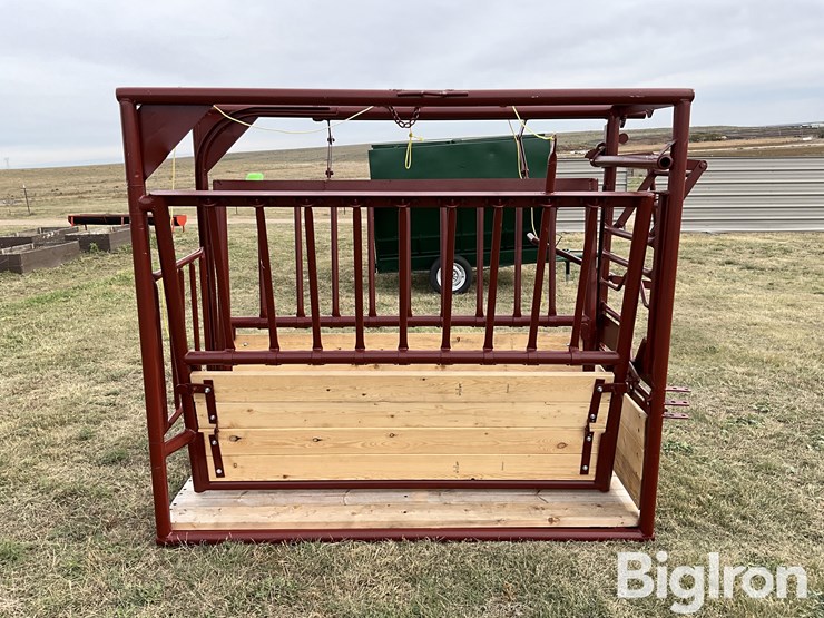 livestock-squeeze-chute-image-4