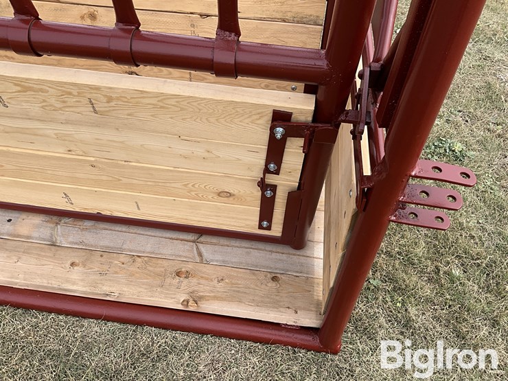 livestock-squeeze-chute-image-16