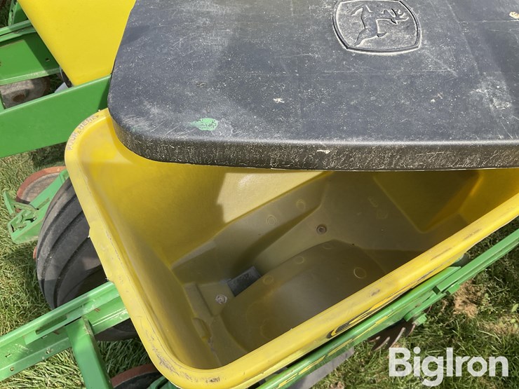 2009-john-deere-1770nt-image-16