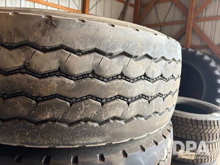 truck-tires-(dr12574)-image-5