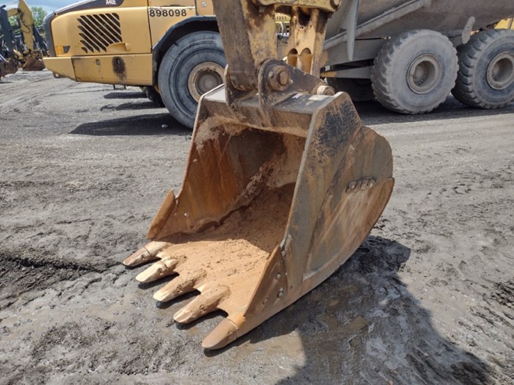 komatsu-pc290-lc-11-image-20