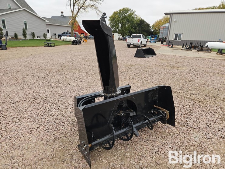 2024-caterpillar-60-image-3