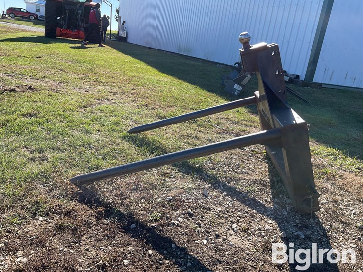 3-pt-bale-spear-category-ii-mounted-bale-carrier-image-8