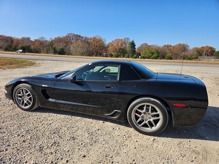 #22774-•-2002-chevrolet-corvette-z06-car-image-7
