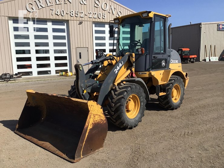 2005-deere-244j-image-2