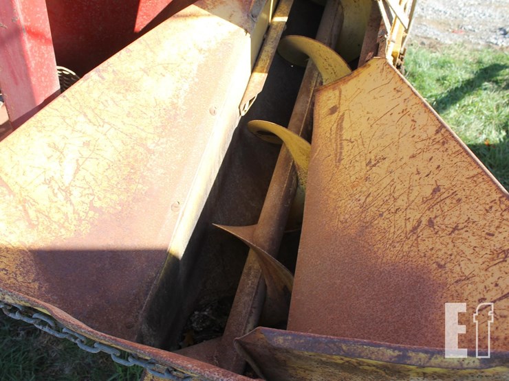 new-holland-354-image-3