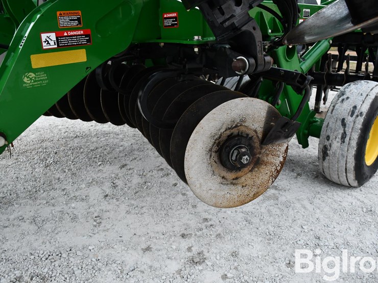 2015-john-deere-2623vt-image-13