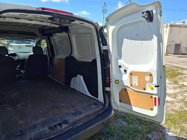 2015-ford-transit-connect-image-11