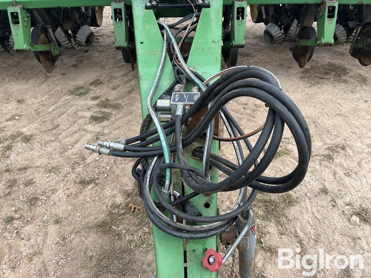 john-deere-7200-image-10