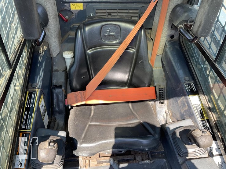 2017-deere-331g-image-15