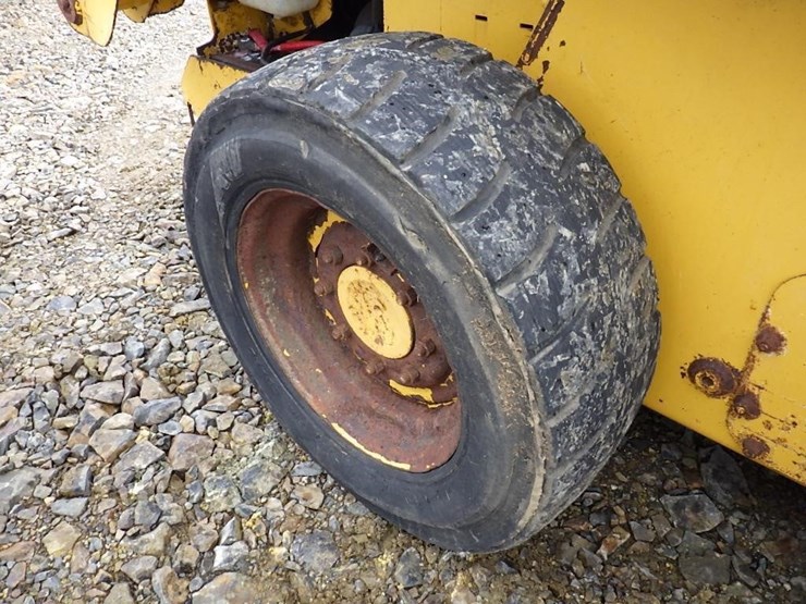 john-deere-317-image-17