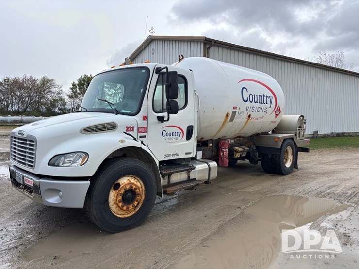 2010-freightliner-business-class-bobtail-truck-(dr12578-unit-221)-image-1