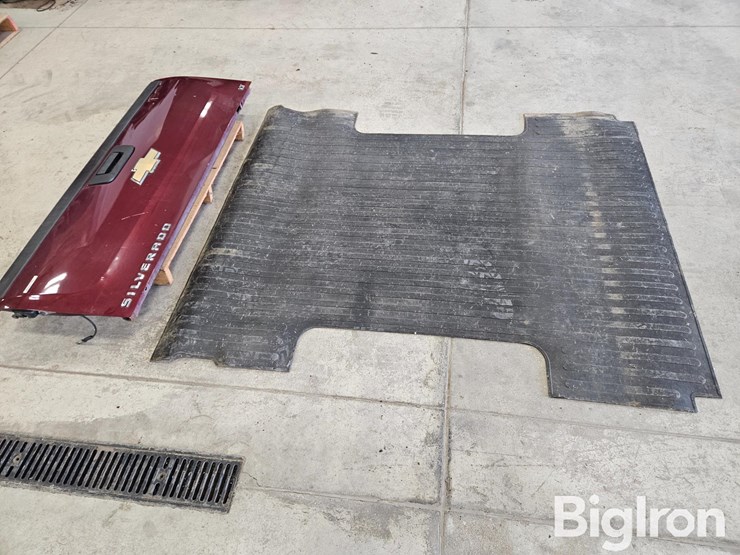 chevrolet-silverado-tailgate-&-box-floor-pad-image-2