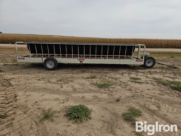 industrias-america-s/a-portable-silage/hay-feeder-image-4