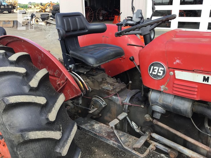 1973-massey-ferguson-135-image-10