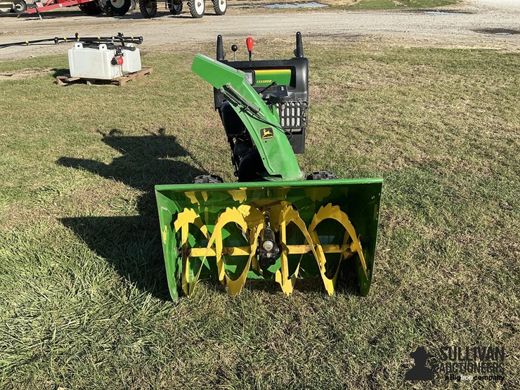 john-deere-1332-dde-snow-blower-image-2