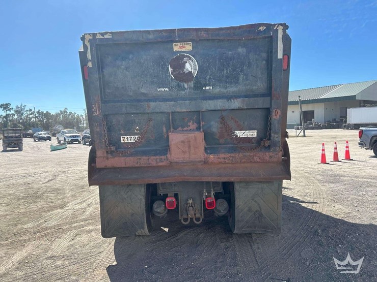 2013-peterbilt-367-image-24