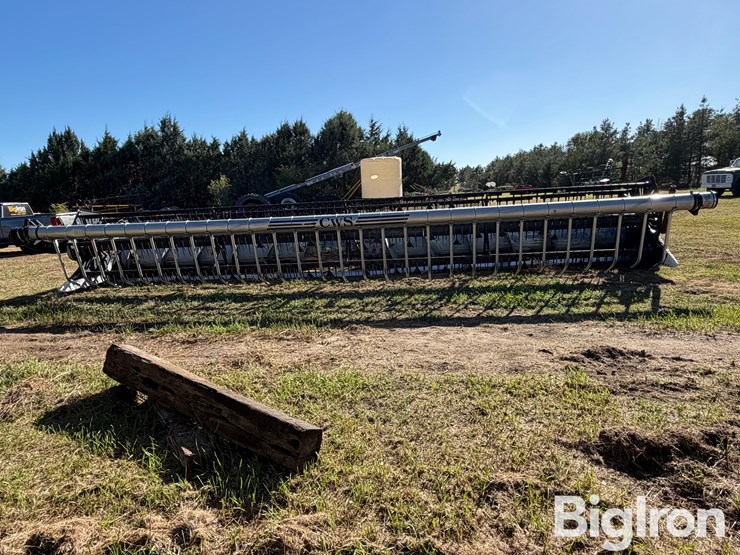 2001-gleaner-800-image-3