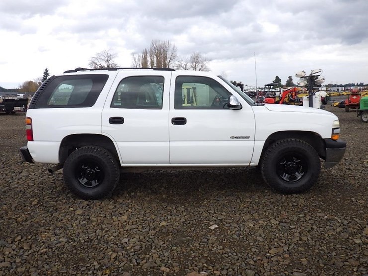 2002-chevrolet-tahoe-image-4